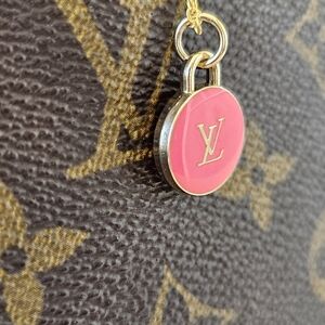 ✨️ Authentic LV Zipper Pull  Pendant Button Charm ✨️